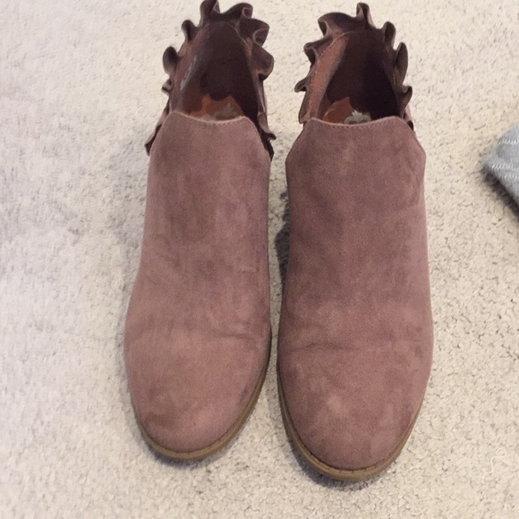 **SOLD**Fergalicious Ruffled Bootie - Picture 3 of 5